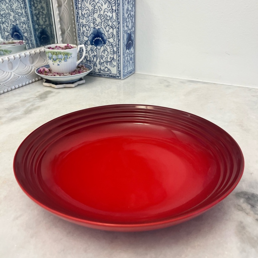 Le Creuset; Classic Round Serving Bowl